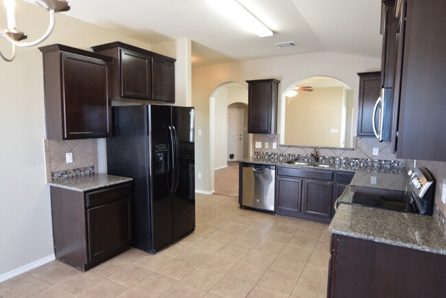 Building Photo - 6500 Clear Brook Dr