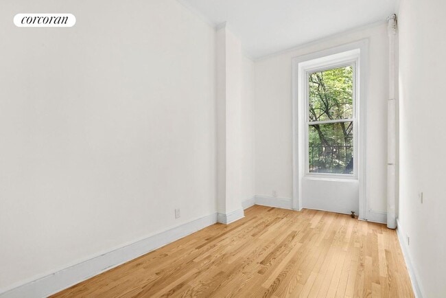 Building Photo - 423 E 84th St