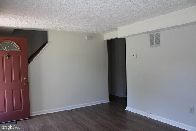 Building Photo - 1102 Valen Ct
