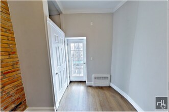 Building Photo - Renovated Upper East Side 3-Bedroom with N...