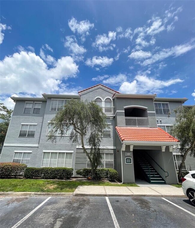 Foto del edificio - 18001 Richmond Pl Dr