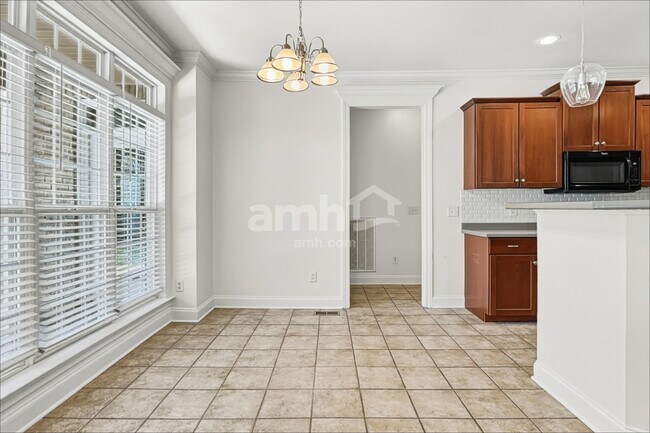 Foto del edificio - 3024 Silver Springs Ct