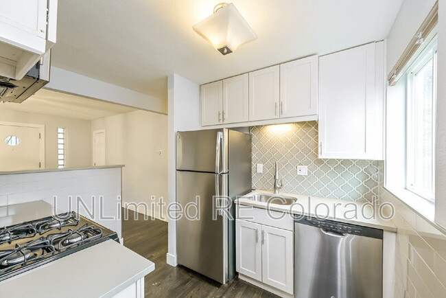 Building Photo - 1456 Elm St