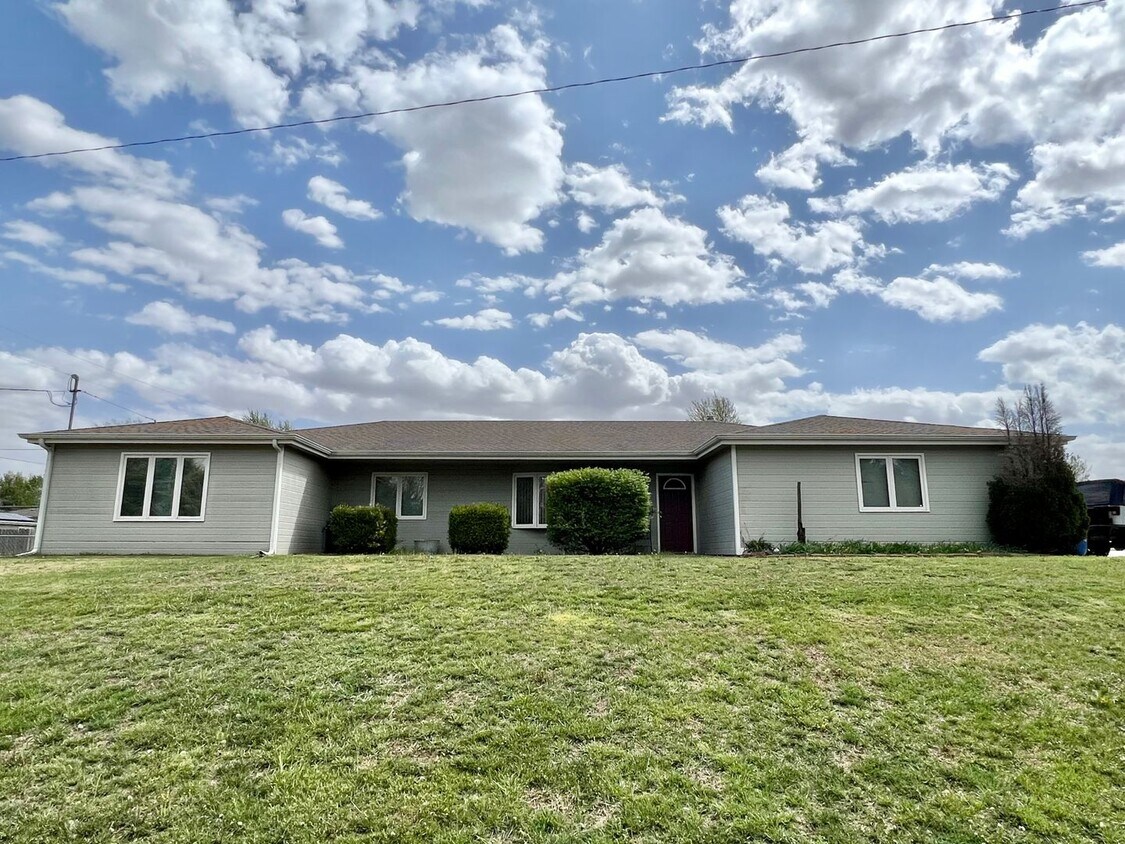 511 Clydesdale Dr, Ogden, KS 66517 House Rental in Ogden, KS