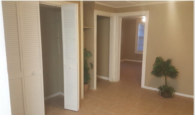 Foto del edificio - 1935 W Walnut St