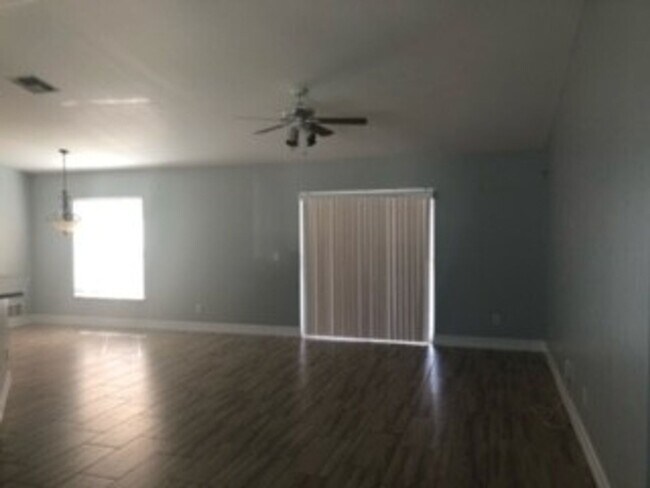 Foto del edificio - 218 NW 3rd Ave