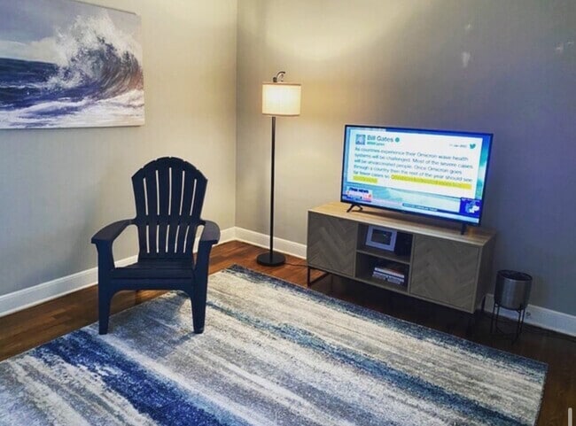 Building Photo - 2011 Waverly