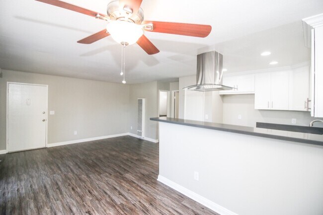 Building Photo - 4931 Charlene Cir