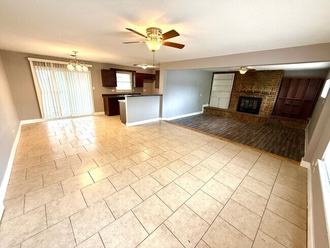 Foto del edificio - AVAILABLE NOW! 3 Bedroom / 2 Bath Corner L...