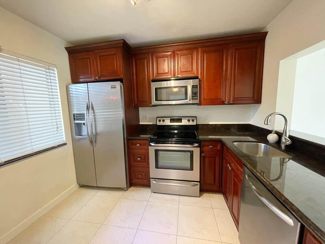Primary Photo - 6585 Somerset Dr