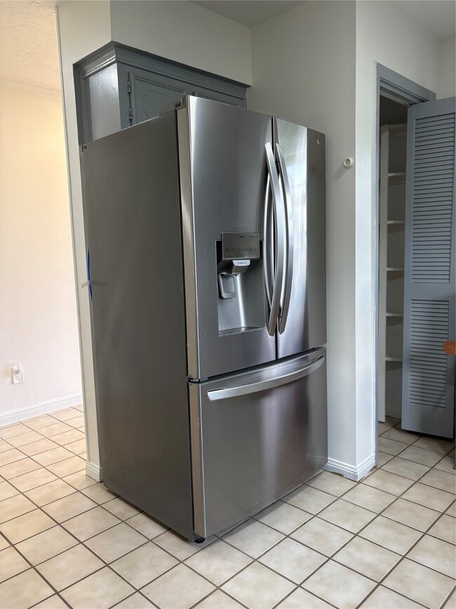 Building Photo - 1401 Andover Ln