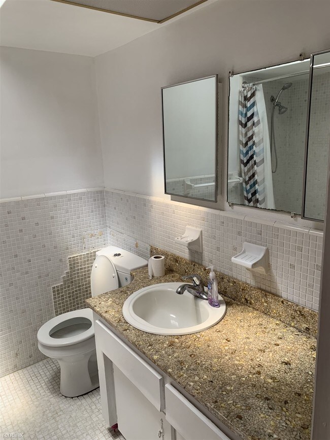 Building Photo - 2515 Country Club Dr