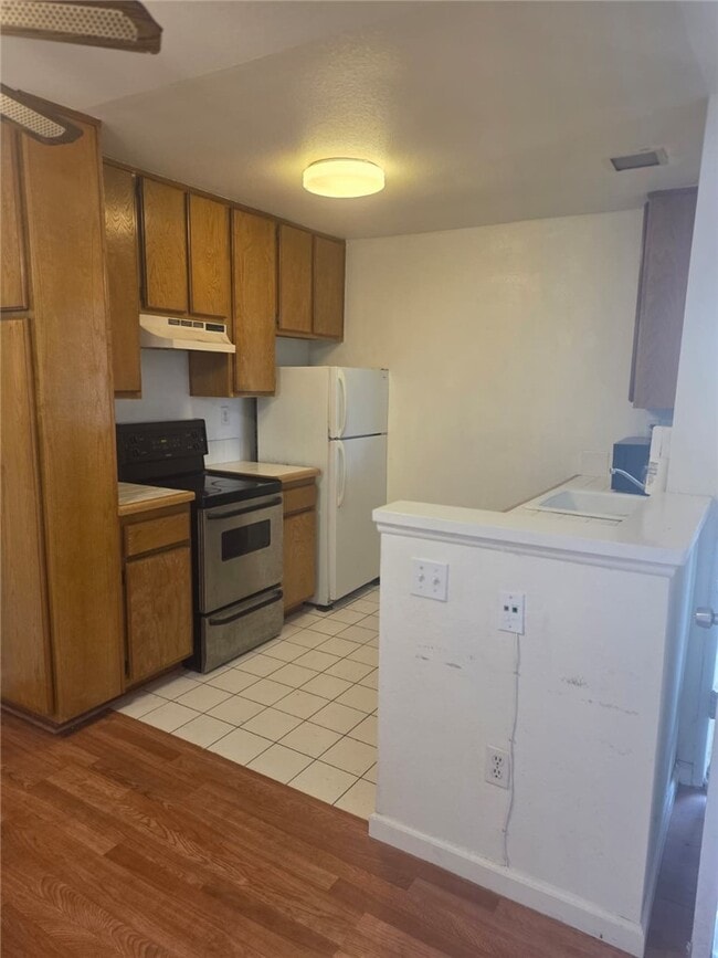 Building Photo - 23395 La Crescenta