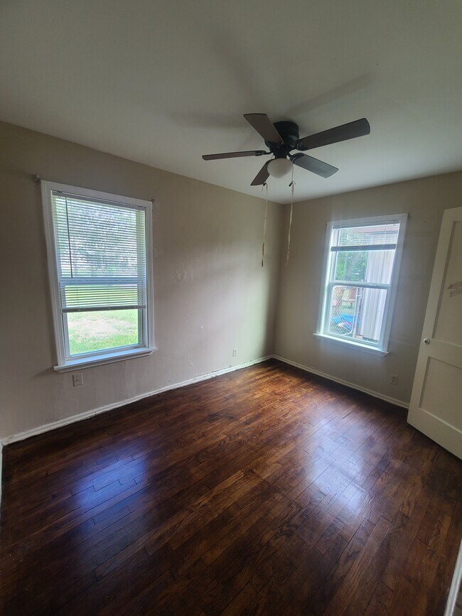 Building Photo - 3204 Oaklawn St