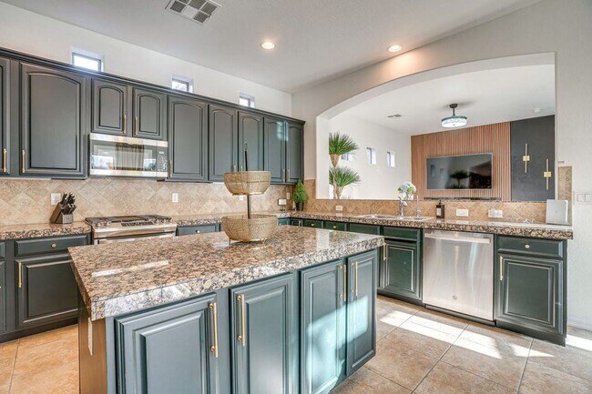 Building Photo - Ideal 3 Br 2.5 Ba 2 Car Garage Home with Near I-10 and Litchfield Rd in Litchfield Park