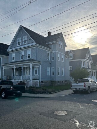 Building Photo - 32 Antwerp St
