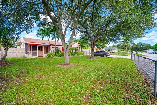 Foto del edificio - 5819 SW 26th St