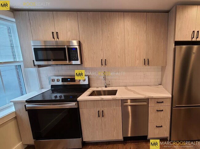 Building Photo - 364 Hanover St