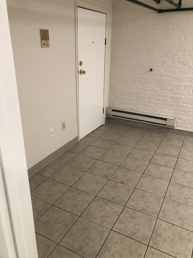 Unidad 1 - 584 Madison Ave