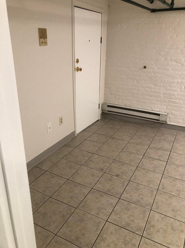 Unidad 1 - 584 Madison Ave