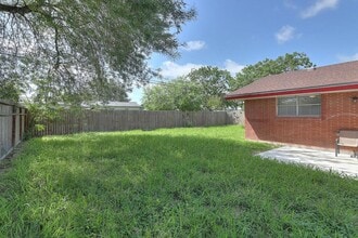 Building Photo - 1106 Bradshaw Dr