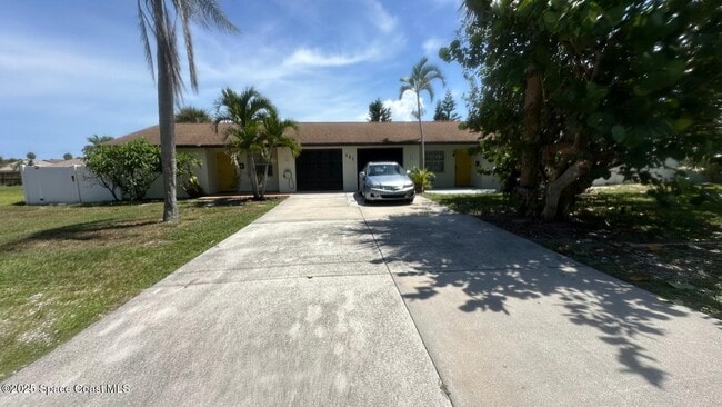 Foto del edificio - 121 Franklyn Ave