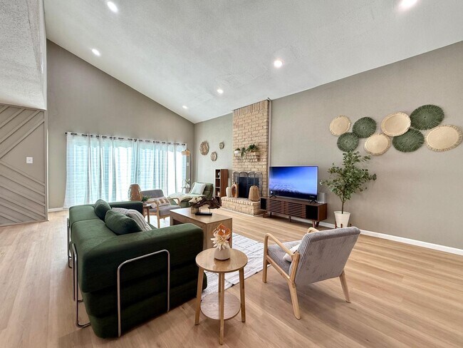 Foto del edificio - 6310 Briar Terrace Dr