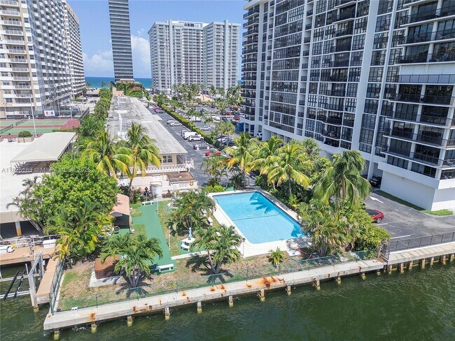 Foto del edificio - 2001 S Ocean Dr