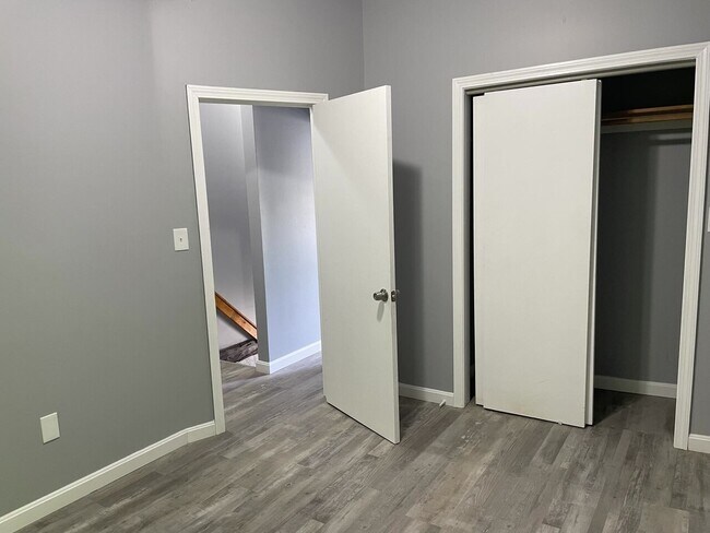 Foto del edificio - 196 N Main