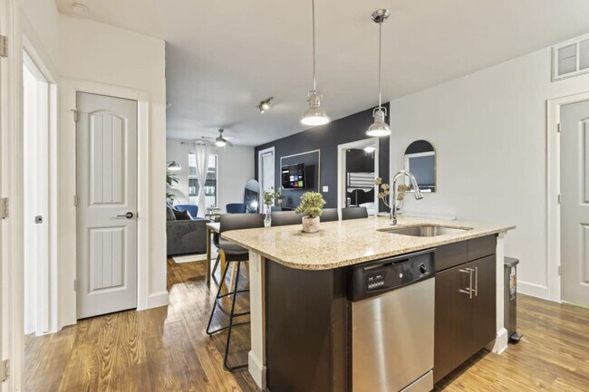 Foto del edificio - 5720 Town and Country Blvd