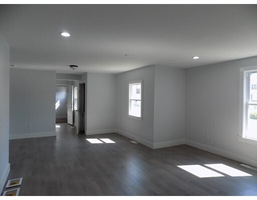 Building Photo - 144 Austin St