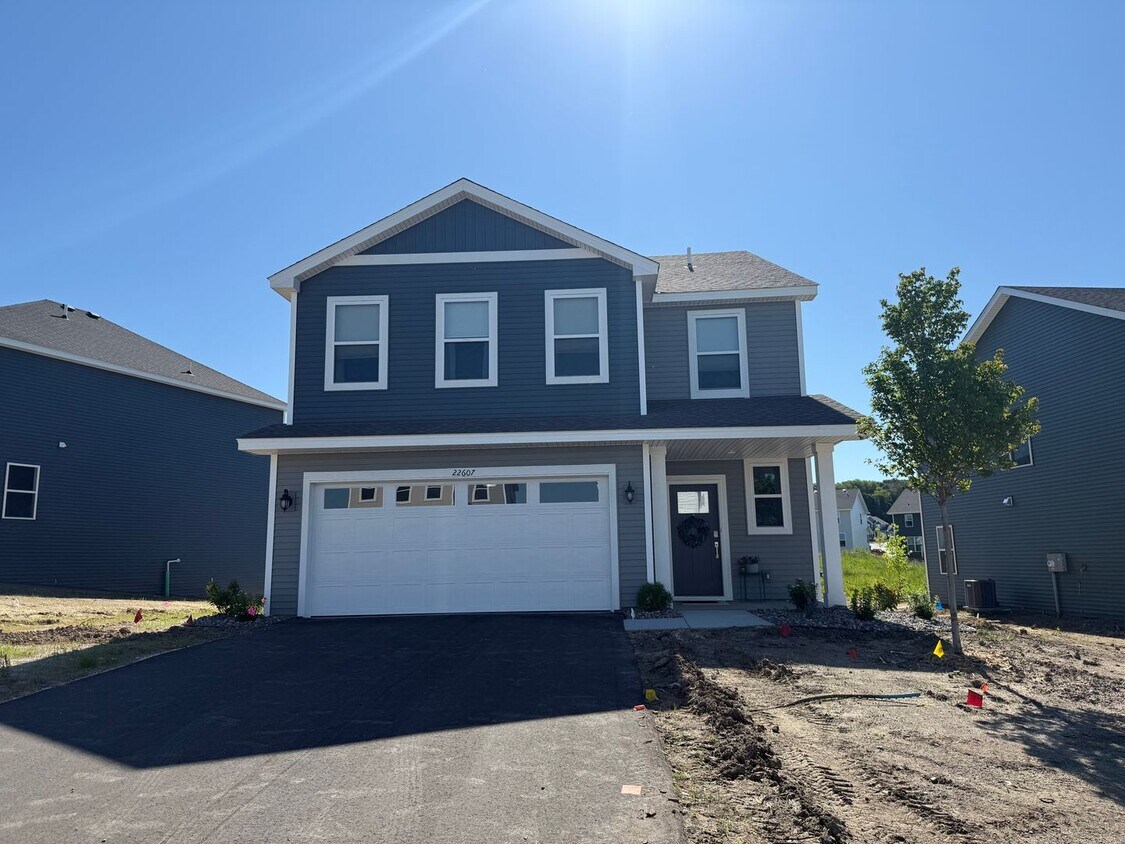 Foto principal - Stunning New Construction Home - Modern Lu...