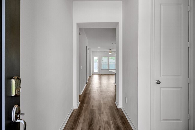 Building Photo - 551 Ruby Bnd Ln