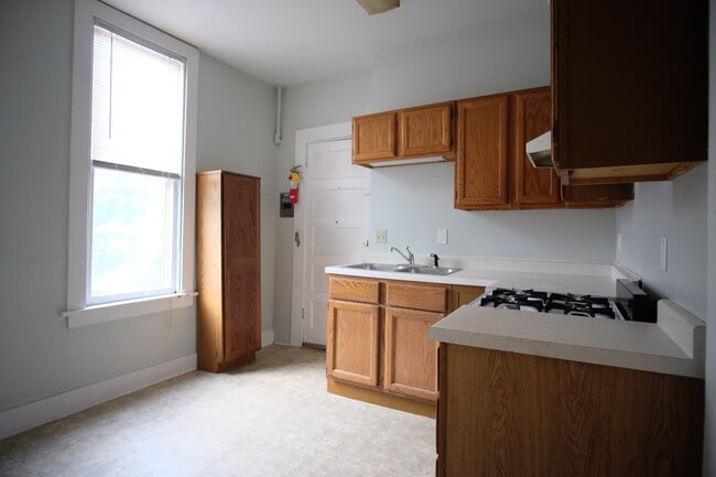 Foto del edificio - 2413 DuPont Ave S