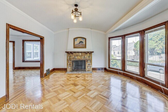Building Photo - 3 br, 2 bath House - 785 Mangels Ave