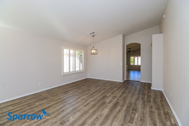 Foto del edificio - 5724 E HOLMES Avenue