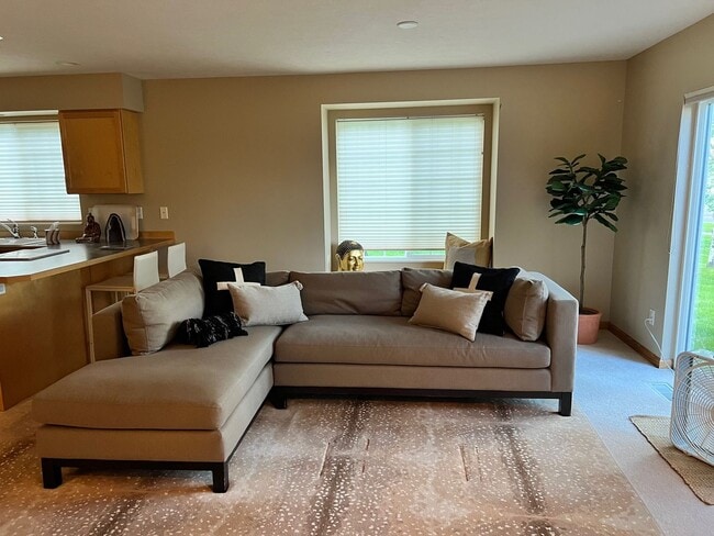 Building Photo - Beautiful Single Level Home