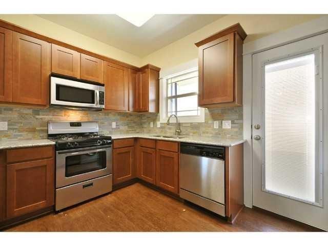 Foto del edificio - 704 W North Loop Blvd