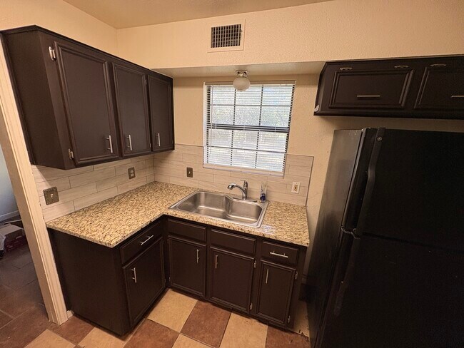 Foto del edificio - 489 Northwood Cir