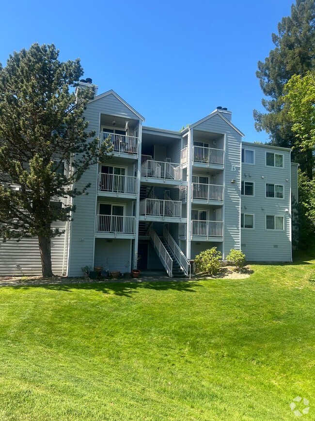 Building Photo - 975 Aberdeen Ave NE