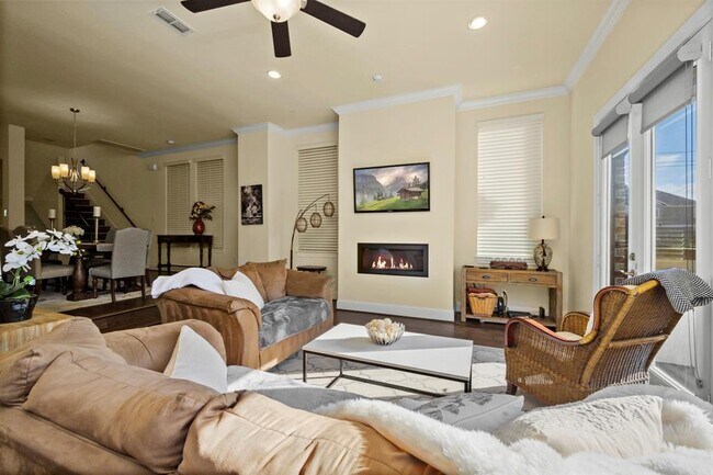Foto del edificio - 8406 Oak Leaf Point Dr