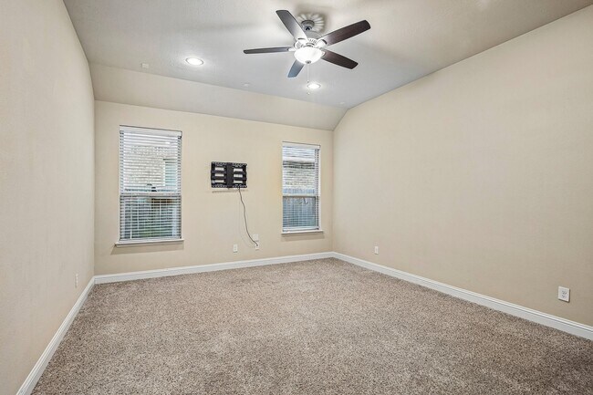 Foto del edificio - 4850 Palomar Ln