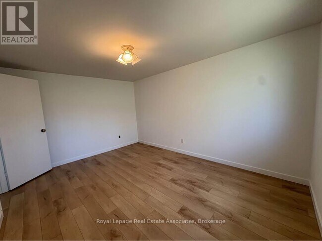 Building Photo - 312 Pineview Gardens