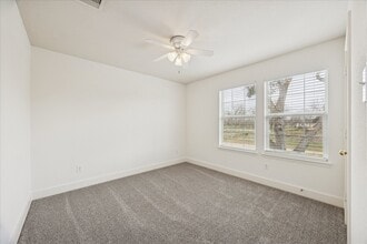 Building Photo - 10727 Cobblecreek Way