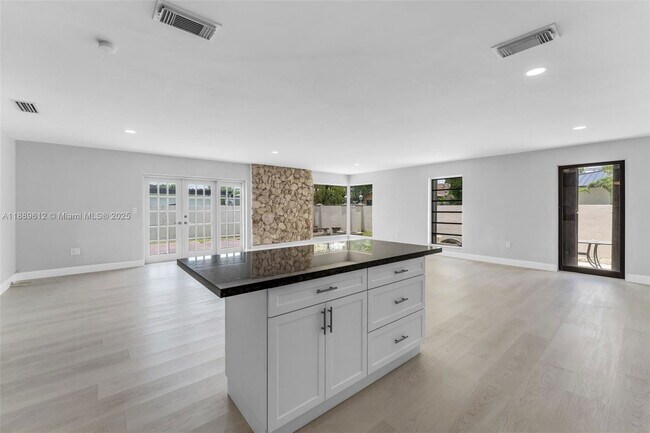 Foto del edificio - 4400 SW 89th Ave