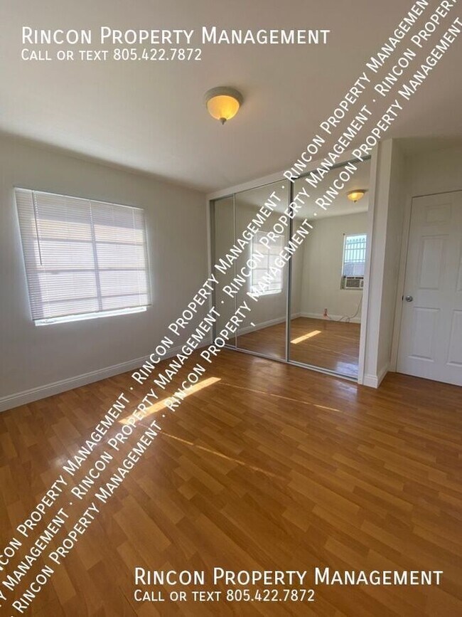 Foto del edificio - *Newly Updated 2 Bedroom Duplex unit in Sa...