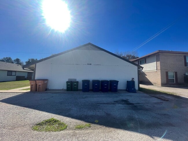 Foto del edificio - 2607 Ektom Dr