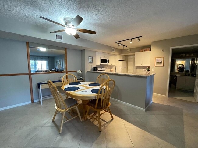 Foto del edificio - 278 Village Blvd