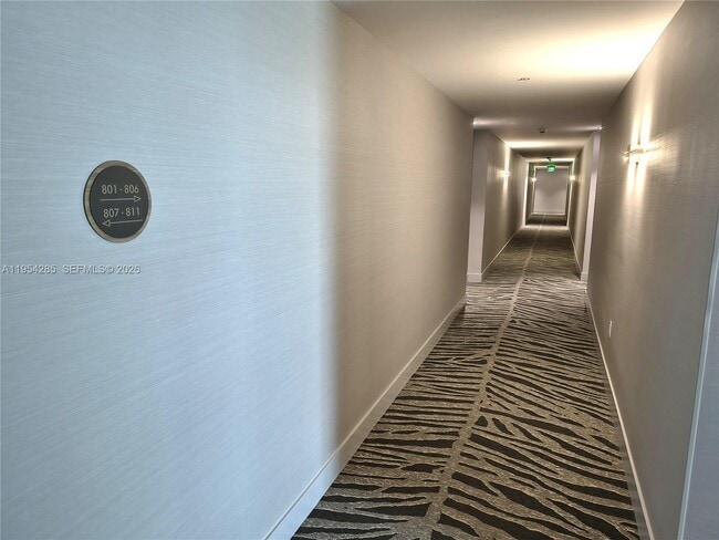 Foto del edificio - 7910 Harbor Island Dr