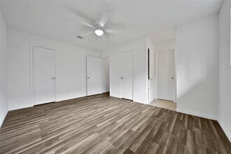 Building Photo - 10006 Neuens Rd